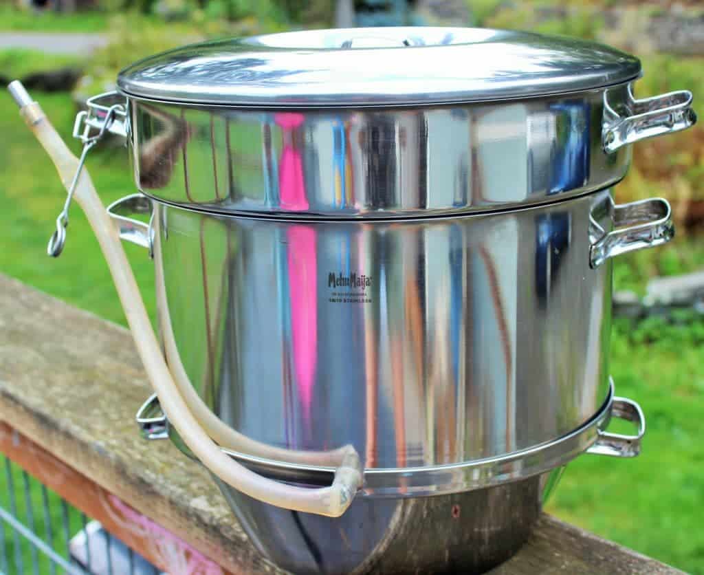 Steam Juicer for making homemade grape juice
