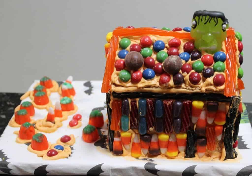 Lainy's DIY Graham Cracker haunted house. Kids love this project.