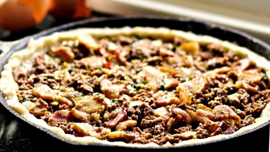 Cheesy Hamburger Pie Recipe-Easy One Skillet Dinner 17 Hamburger Pie Recipe