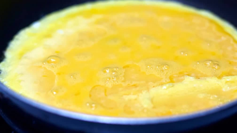 omelette cooking