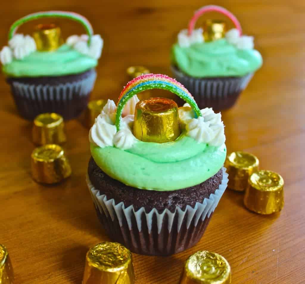 ST Patricks Day Guinness Cupcakes are So Cute and tasty with mint buttercream frosting. Make these for your Rainbow Holiday Party! Kids Love them!