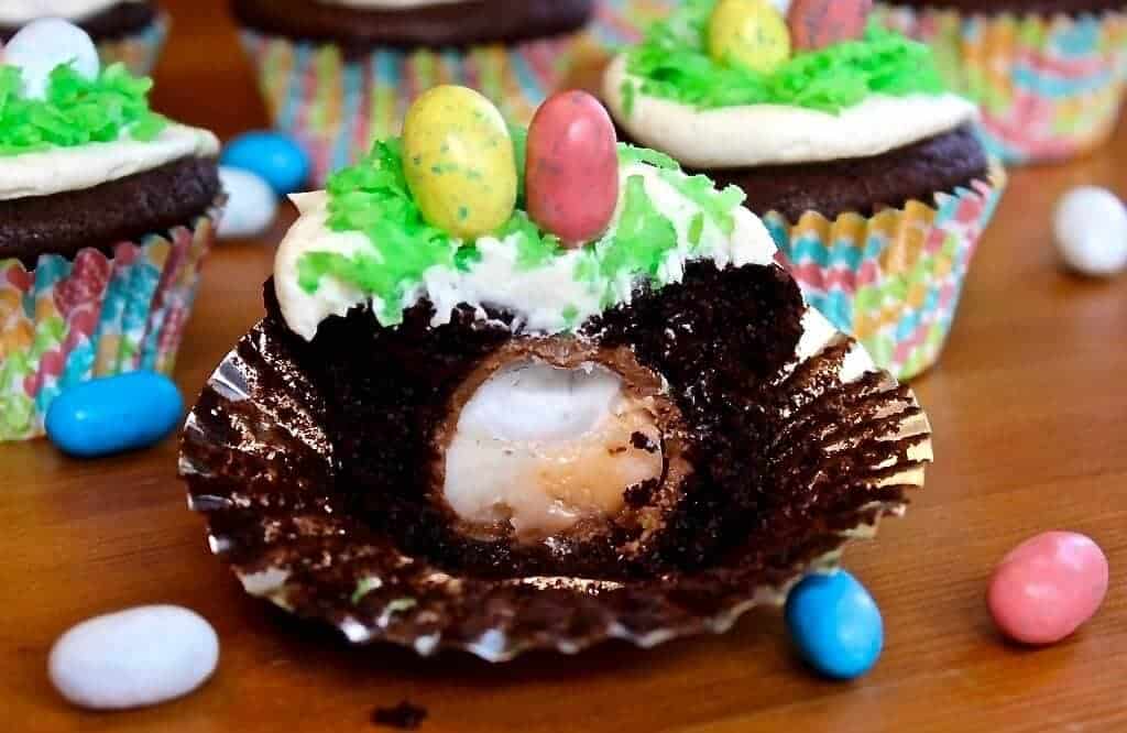 Easter egg hunt cupcakes with a cadbury egg baked into the center of the cupcake https://homemadefoodjunkie.1wp.site