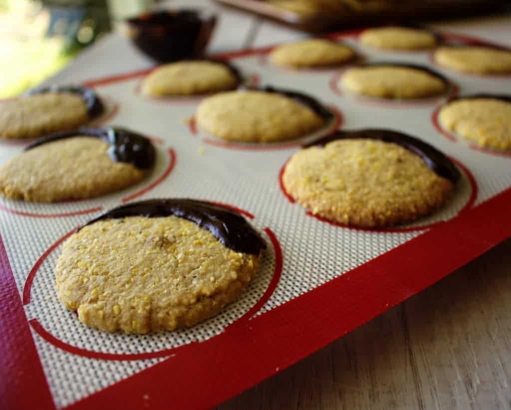 Crunchy cornmeal cookies