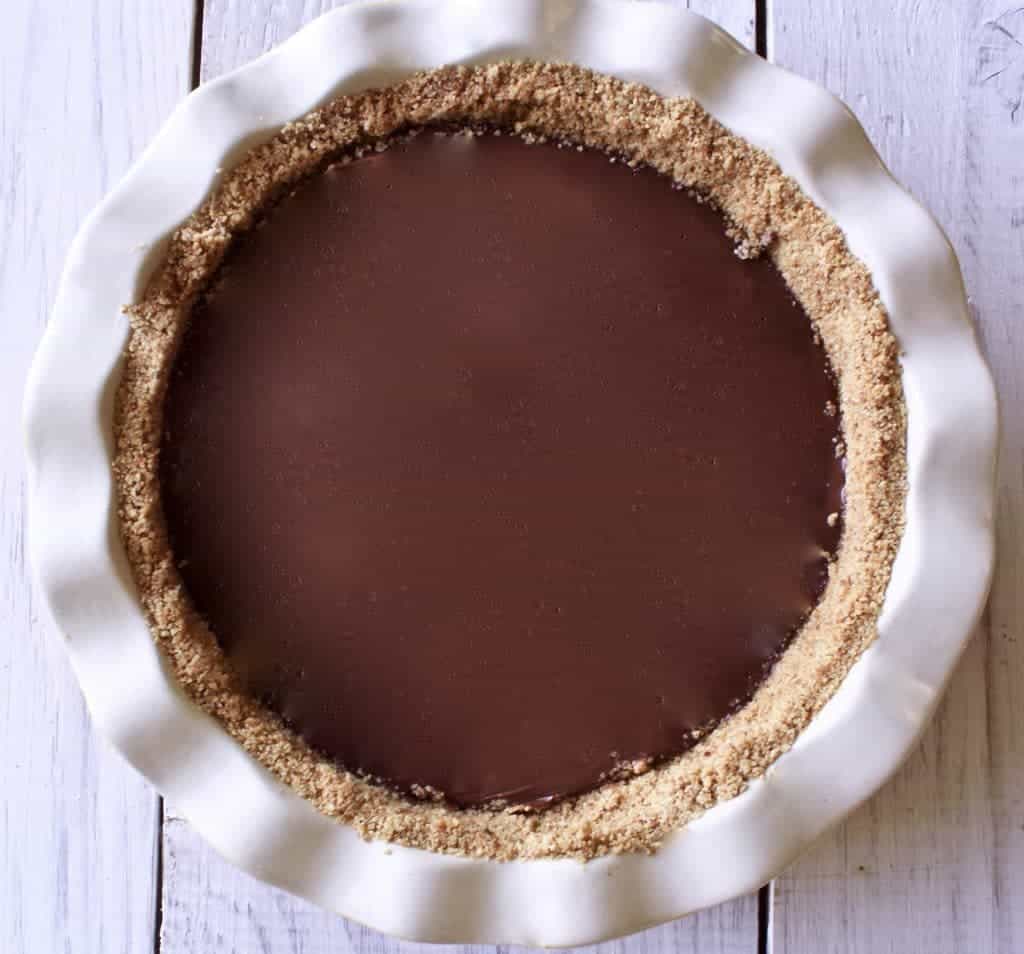 Chocolate Pudding Pie entirely from scratch. Amazing flavor and SO easy! Make ahead, no bake dessert! https://homemadefoodjunkie.1wp.site