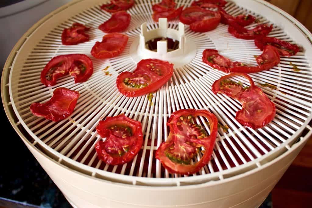 Drying tomatoes in a dehydrator
