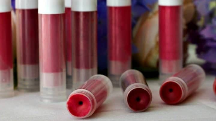 Homemade Natural Shimmering Lip Gloss completely natural homemade lip gloss https://homemadefoodjunkie.1wp.site