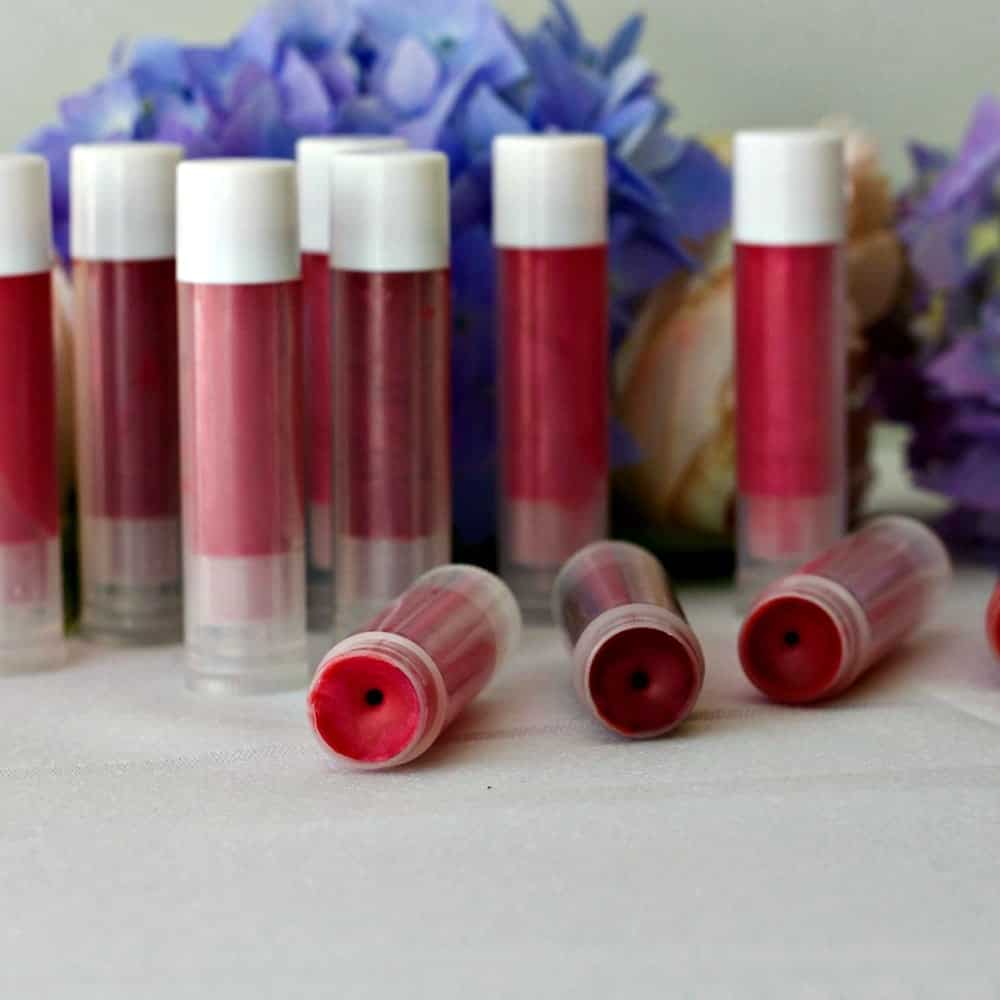 Homemade Natural Shimmering Lip Gloss completely natural homemade lip gloss https://homemadefoodjunkie.1wp.site