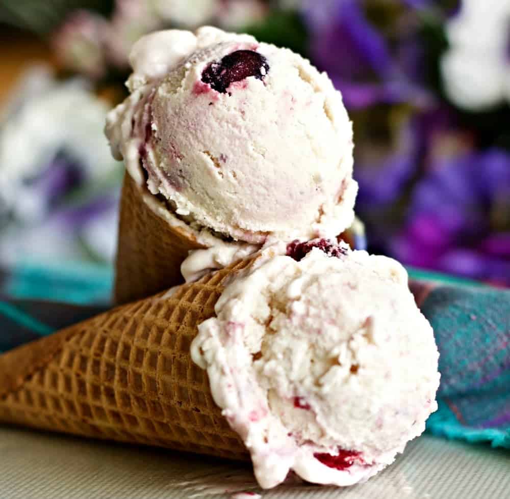 Berry Buttermilk Ice Cream Full of probiotics and healthy ingredients. Gluten Free! https://homemadefoodjunkie.1wp.site
