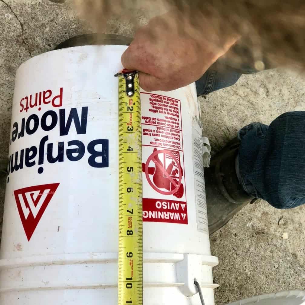 Measuring bucket for DIT strawberry Towers