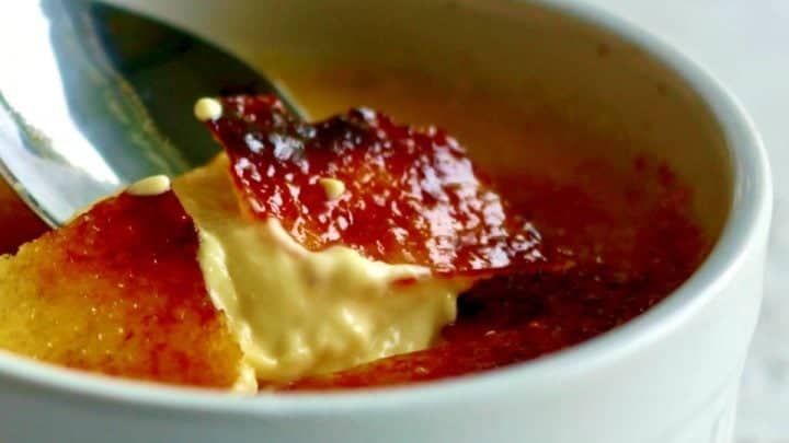 Spoon Breaking through a Creme Br&ucirc;l&eacute;e