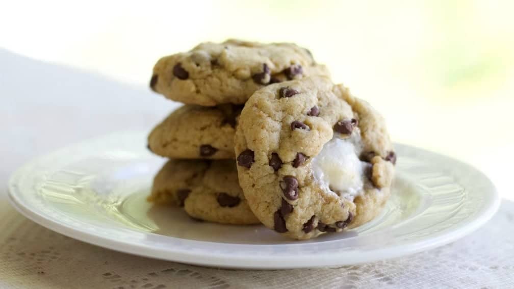 Mini S'Mores Cookies have all the traditional S'Mores ingredients blended together into an amazing flavorful bite. Kids love em!