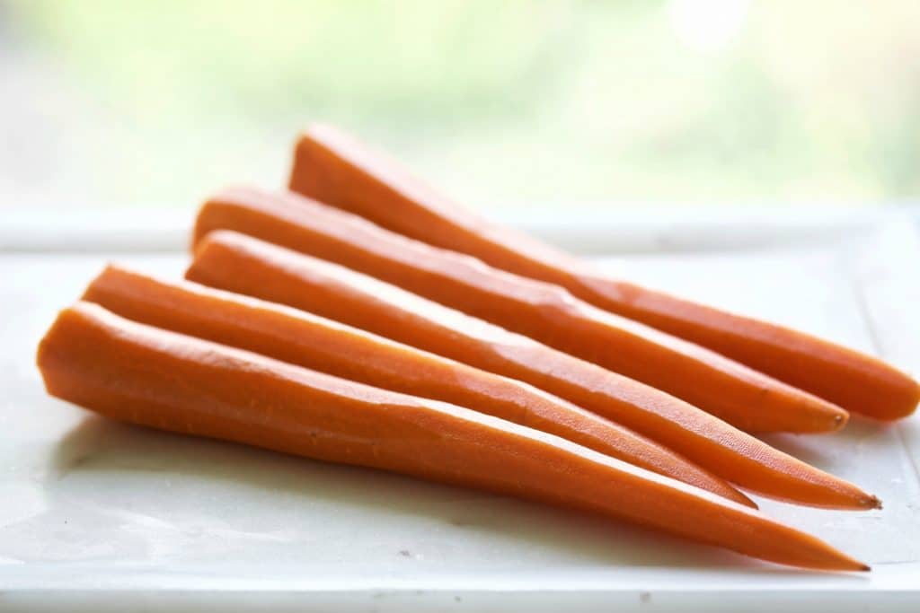 Raw peeled carrots