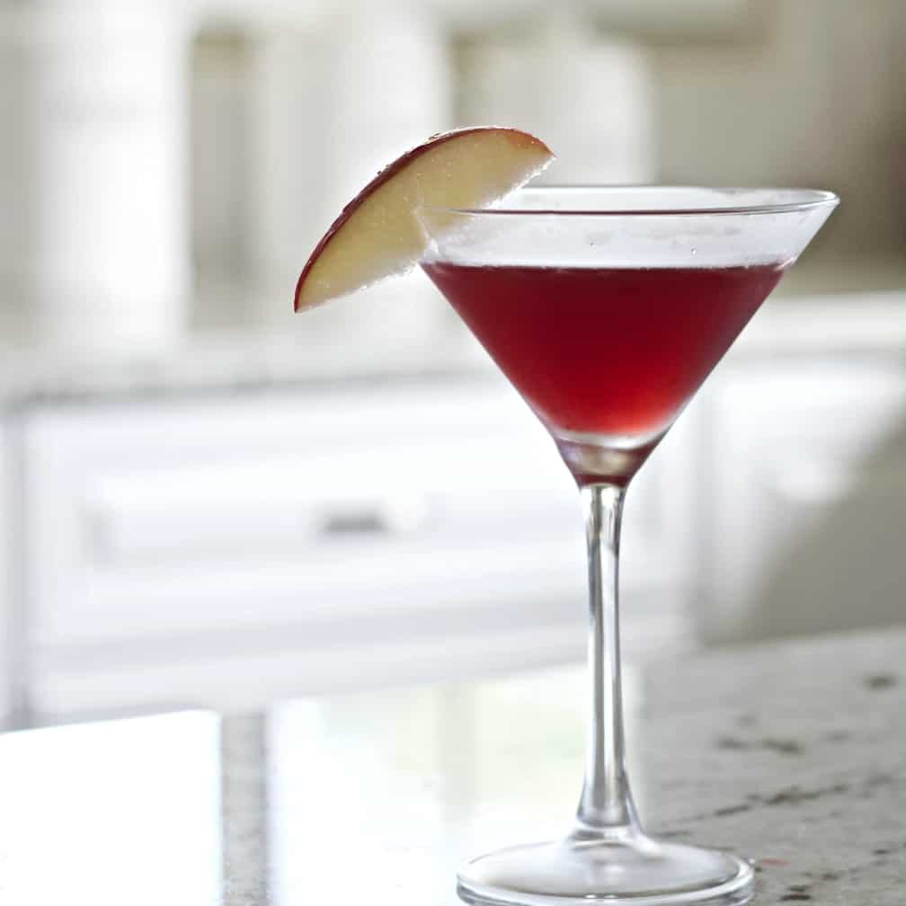 Apple Drink with apple slice garnishing