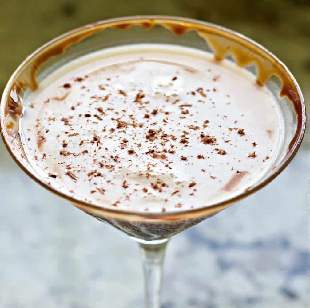 chocolate martini w chocolate shavings