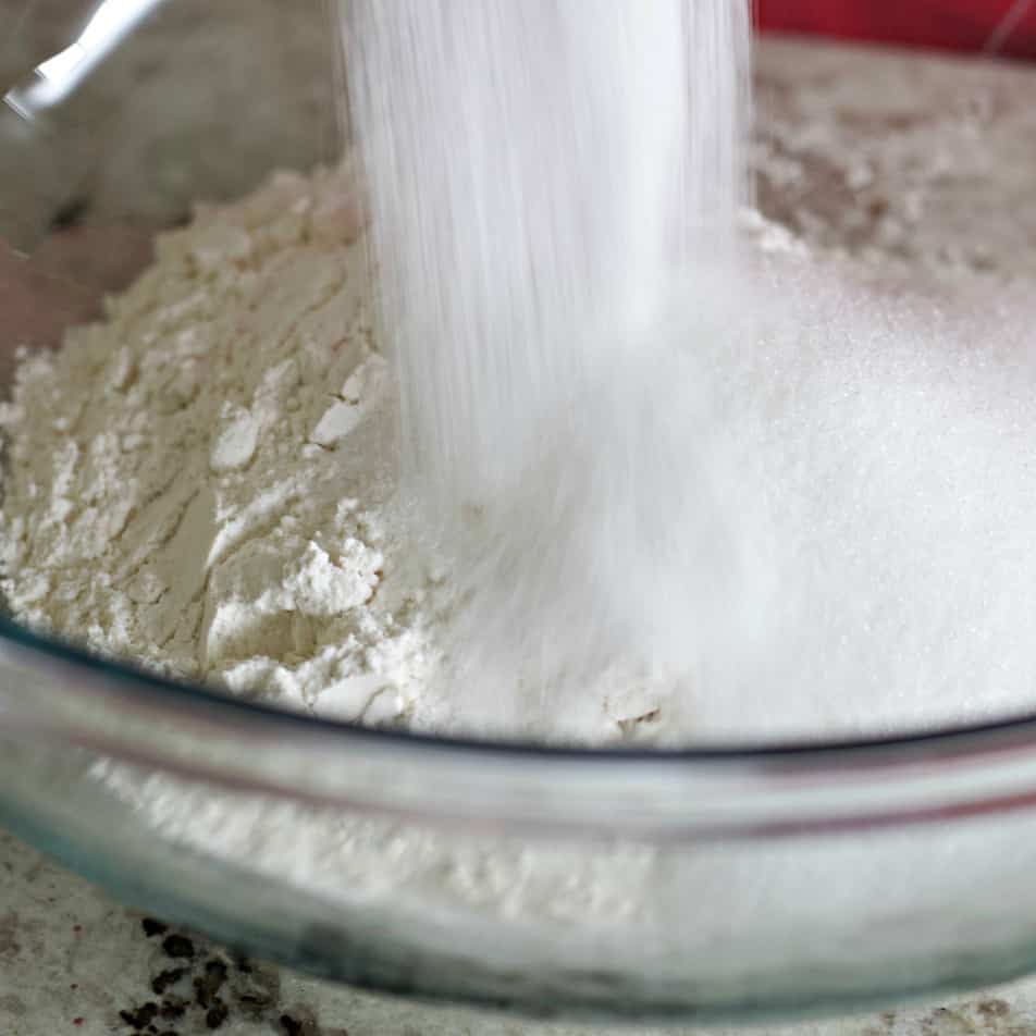 pour sugar over flours