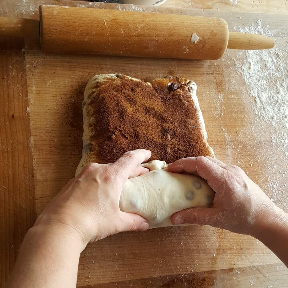 tightly roll up the loaf-raisin bread
