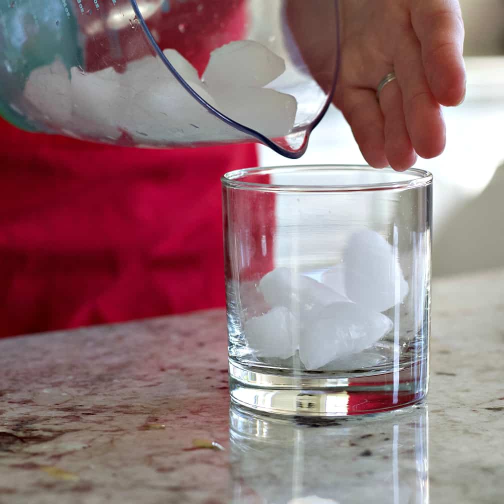fill a whiskey glass with ice