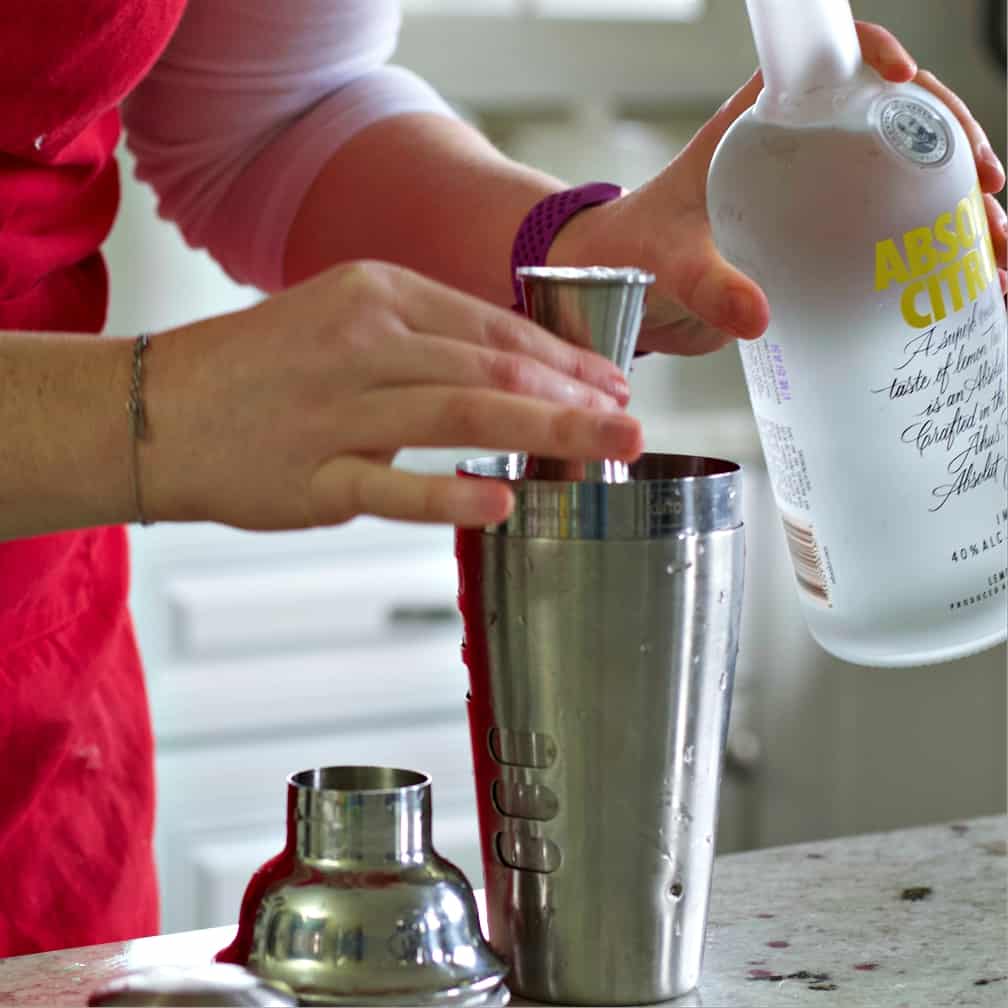 measuring absolut-cosmopolitan drink recipe