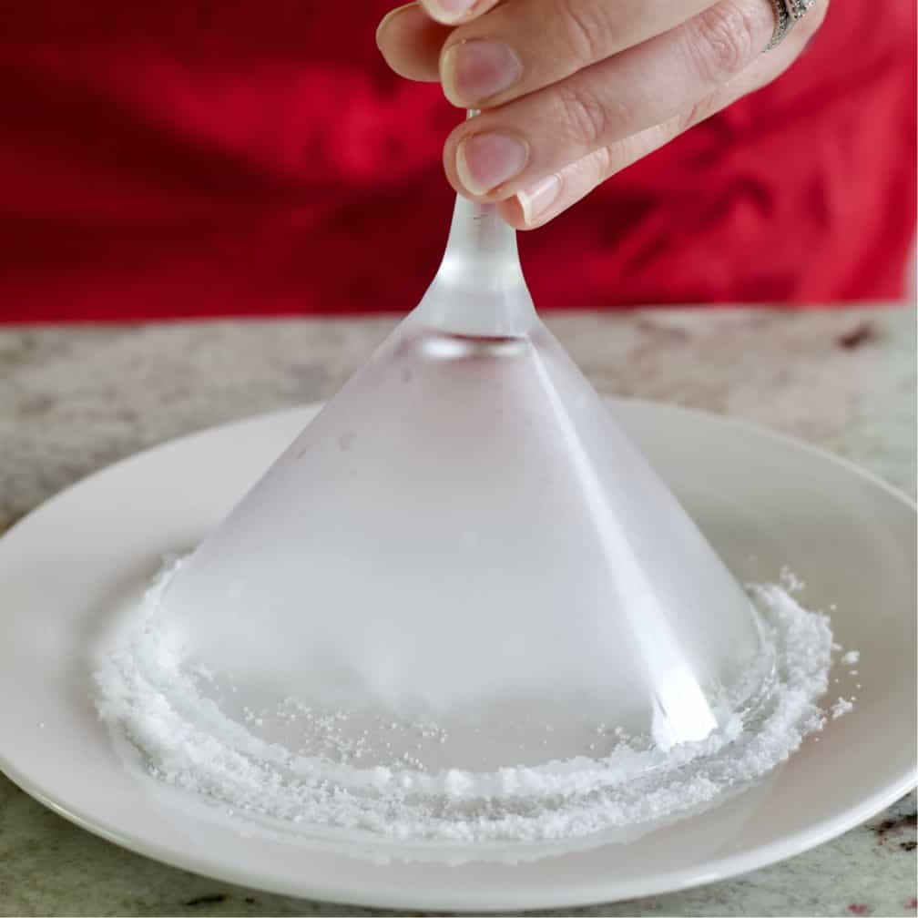 rimming a glass with salt