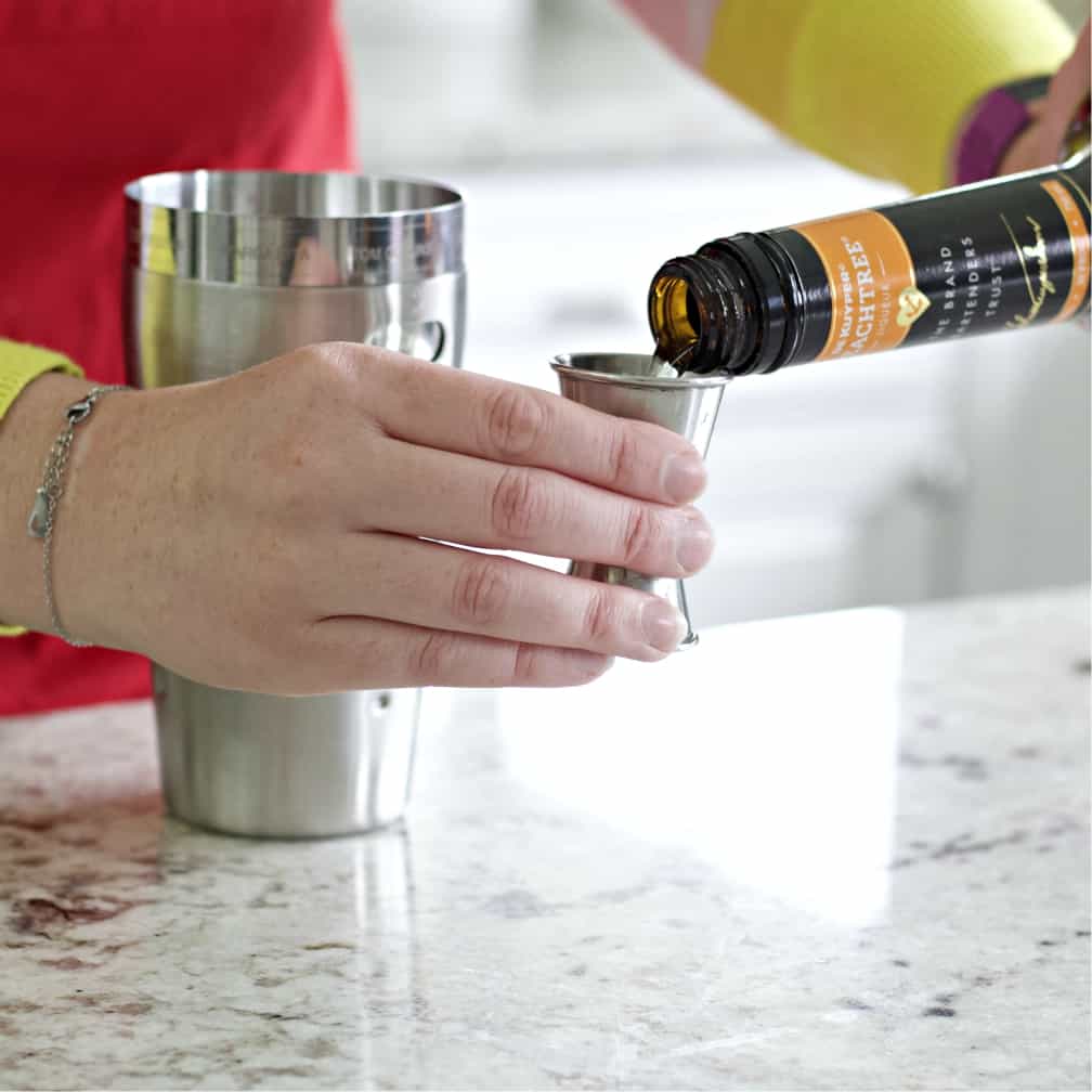 Peach schnapps-green tea shot