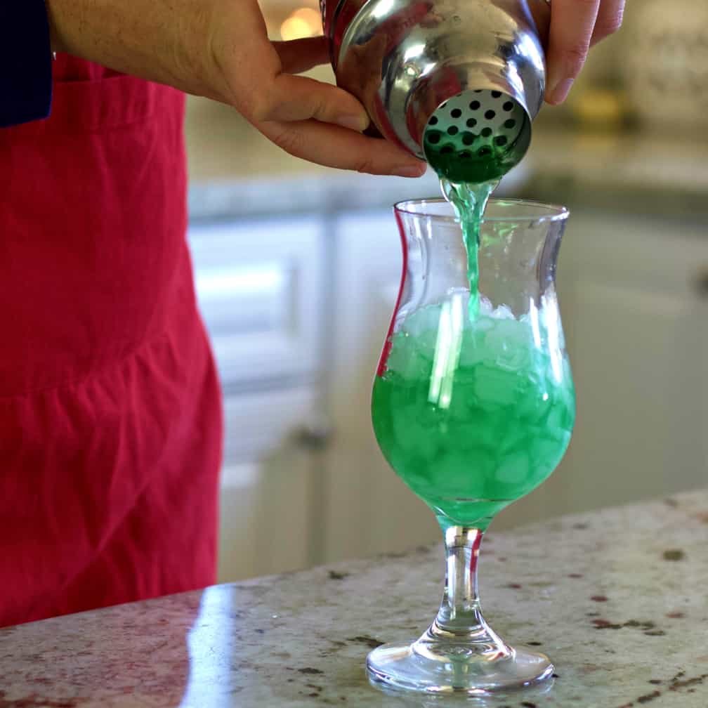 Liquid Marijuana Drinks-Shots and Cocktail Recipes 11 pouring liquid marijuana cocktail