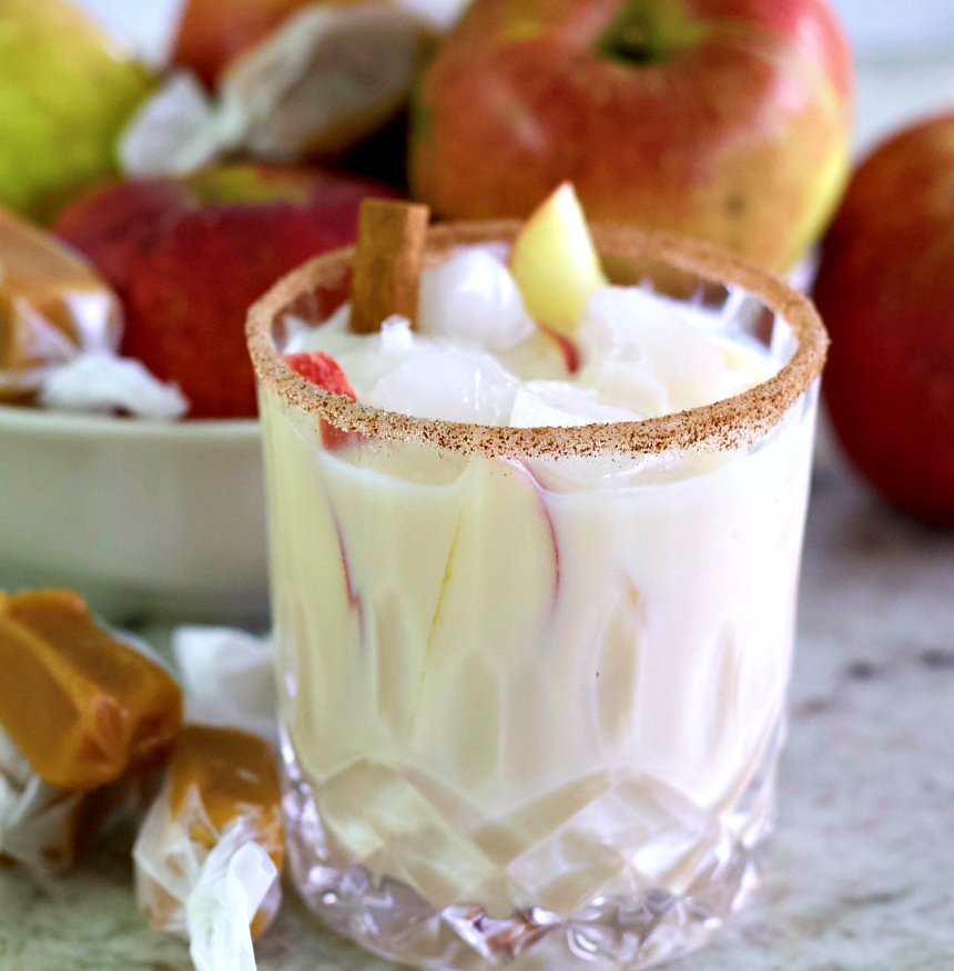 Baileys apple pie cocktail