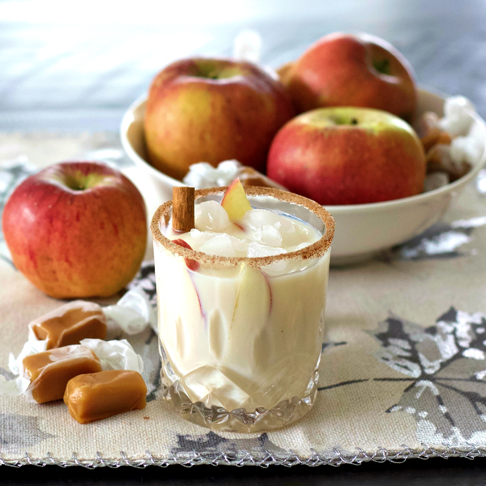 baileys apple pie cocktail drinks