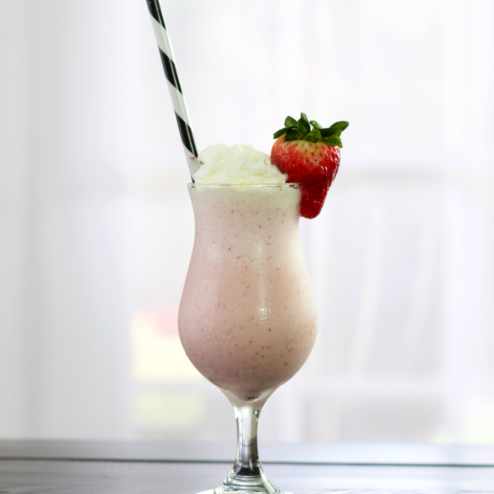 strawberry shake cocktail