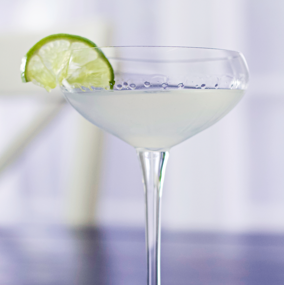 gimlet drink with lime