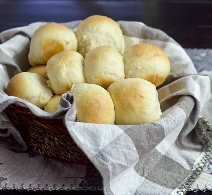 best dinner rolls in basket