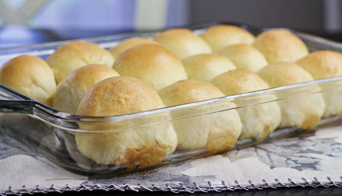 baked soft  dinner rolls