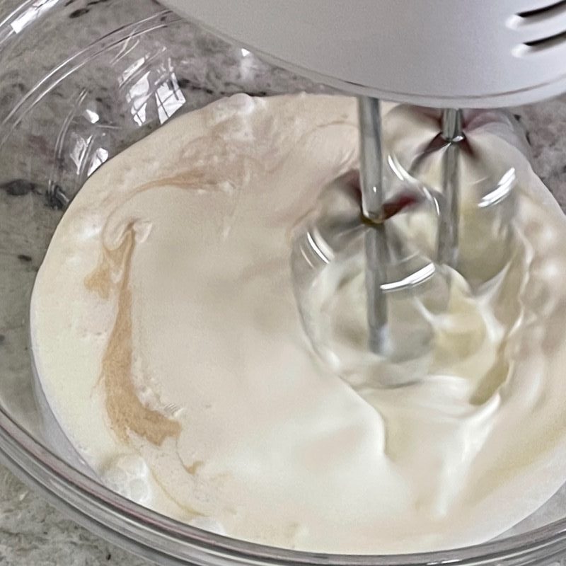 mixing banoffe pie whipped topping