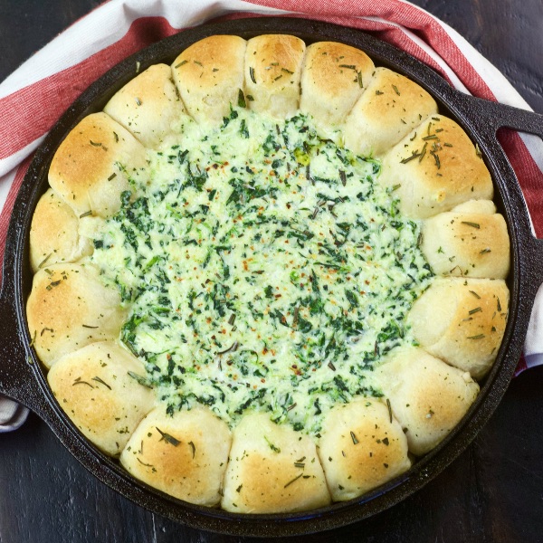 cheesy pull apart bread with spinach dip