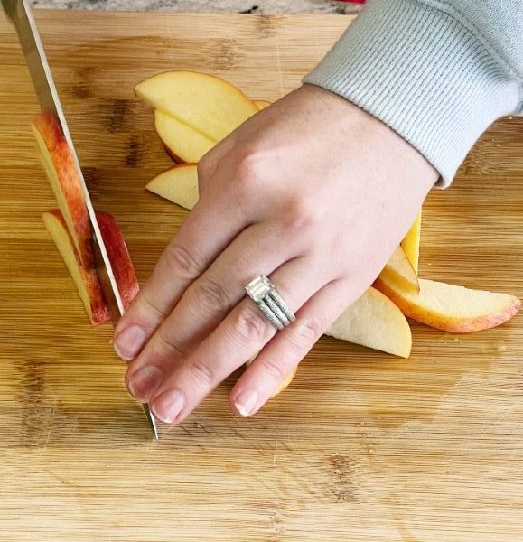 cutting apples for sangria