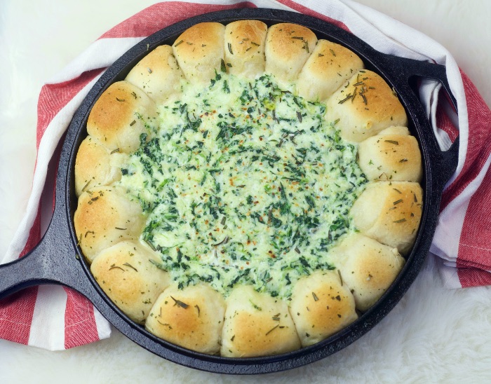 cheesy pull apart bread with spinach dip