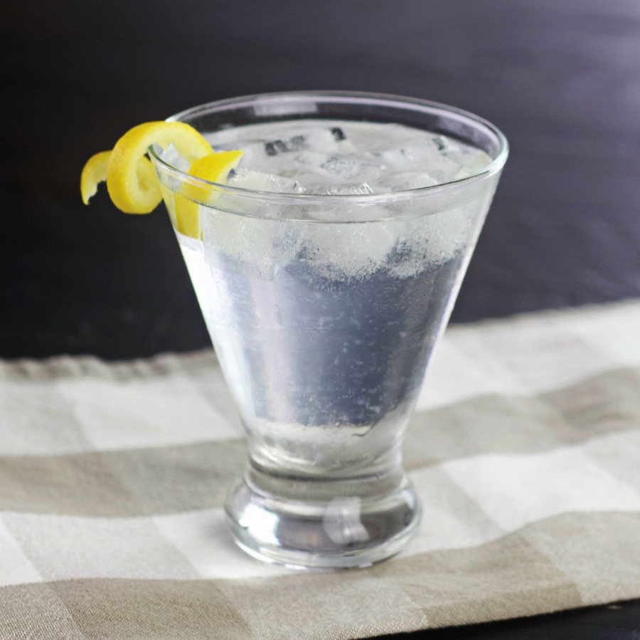 Low calorie gin and tonic