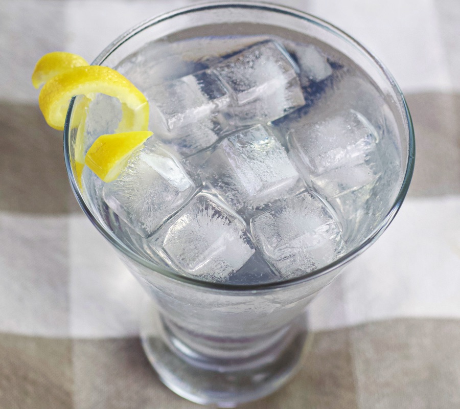 Low calorie gin and tonic