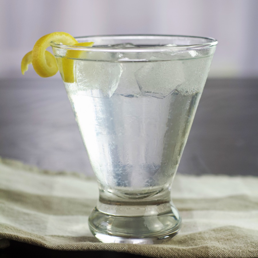 Low calorie gin and tonic