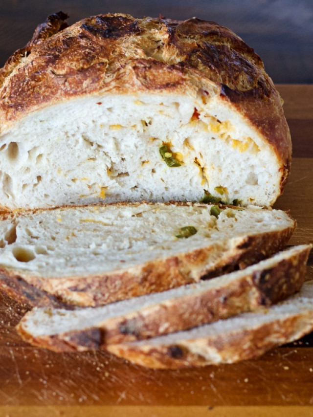 jalape&ntilde;o cheese bread