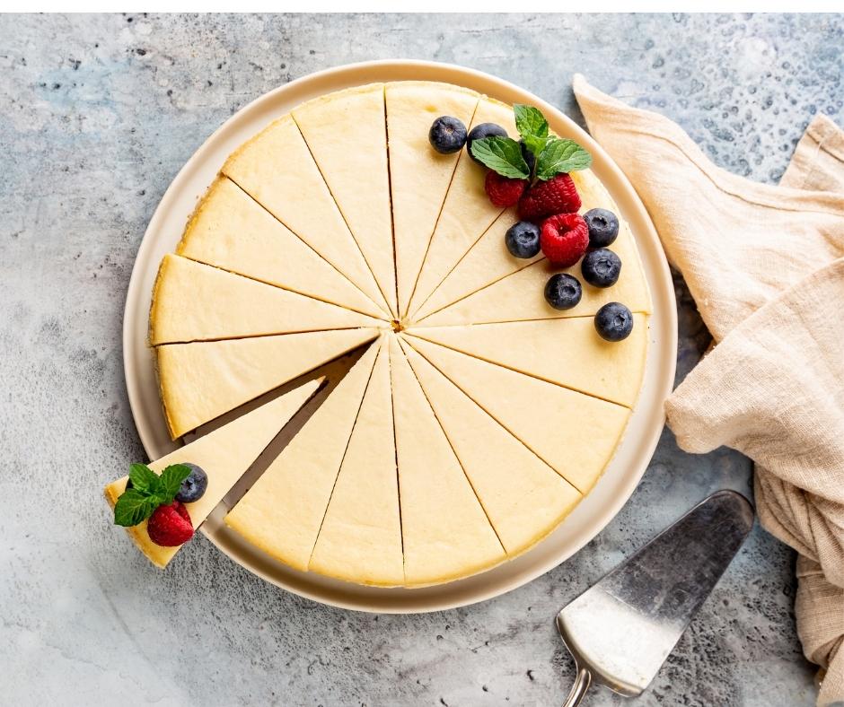 crustless new york cheesecake with fresh berries