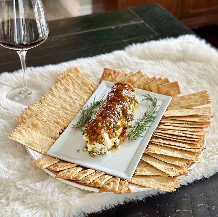 Goat cheese appetizer with honey, jam and pistachios