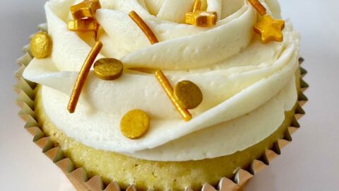 champagne cupcakes with champagne buttercream frosting
