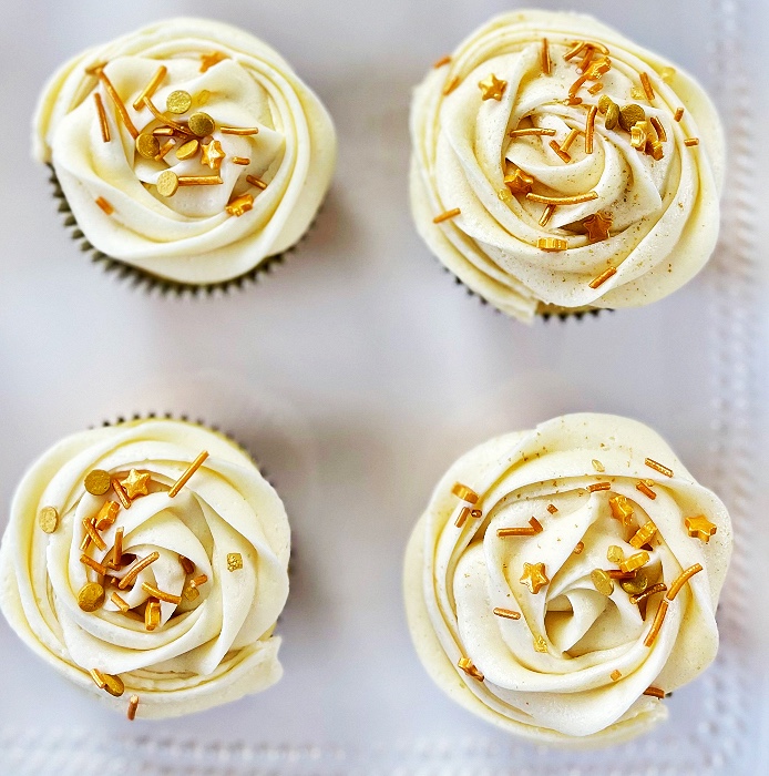 champagne cupcakes with champagne buttercream frosting