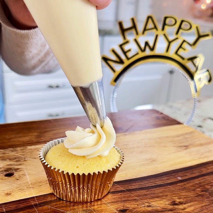 champagne cupcakes with champagne buttercream frosting