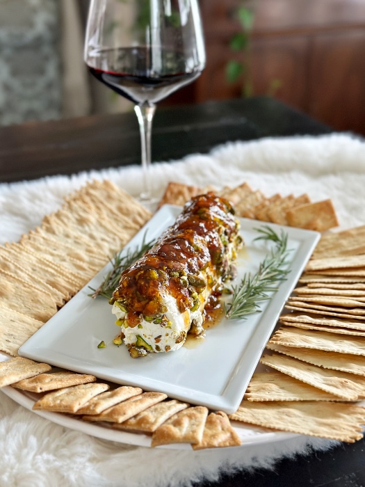 goat cheese log with crackers