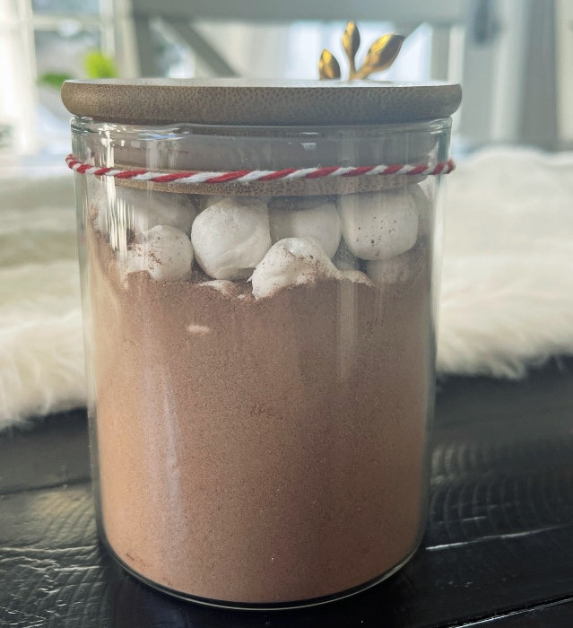 dehydrated marshmallows on cocoa mix in gift jar