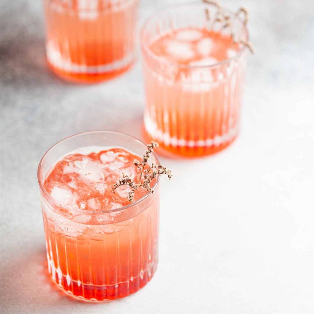pink lemonade vodka drink 1