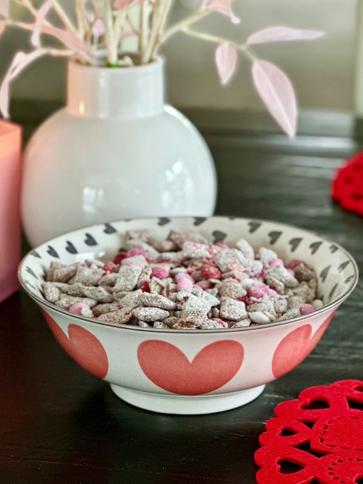 bowl of Valentines puppy chow recipe