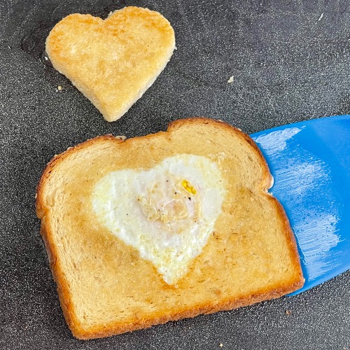 cooking egg in a hole