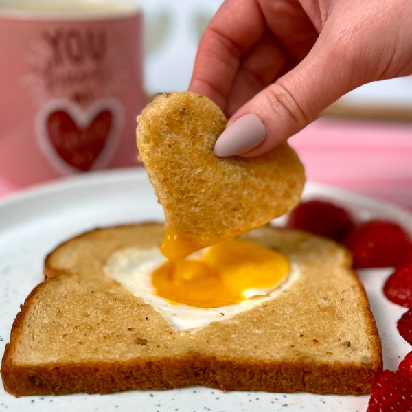 egg in a hole breakfast